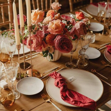 Christmas Delivery Most of Cutipol pieces are made by order, specially for you. We're making every effort to deliver all orders before 23rd December, but from 16th December, we can't guarantee that will be send them on time.  Thank you @fleursdefee for this fantastic table setting.  #Goawhite #go