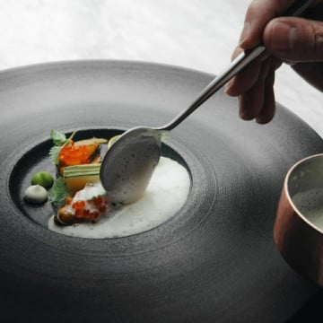 Colours, shapes, textures and flavours... Let the party begin!   @daterrarestaurant with @paulo_airaudo and @rafacagali.