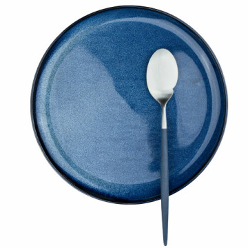 The Gourmet or individual sauce spoon is suggested in broth or fish dishes. Available in all Cutipol collections.