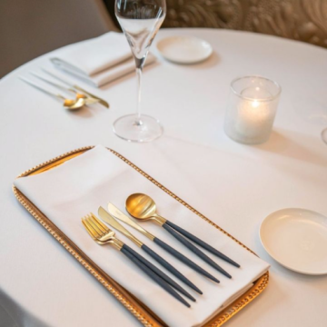 Thursday Blues? We've got you covered with Cutipol Goa Blue Gold – where elegance meets your table, not your mood!