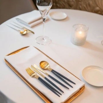 Thursday Blues? We've got you covered with Cutipol Goa Blue Gold – where elegance meets your table, not your mood!