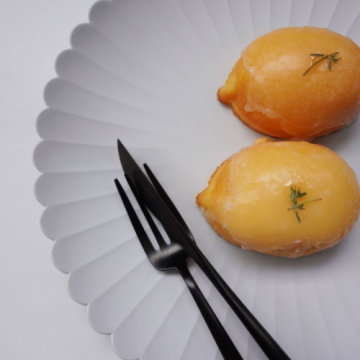 Monday blues? Not with Moon Black cutlery and zesty lemon dessert!