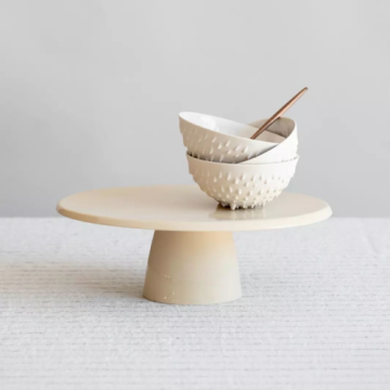 Elevate your midweek table setting with design bowls and Moon Matte Copper. Your Wednesday style upgrade awaits!
