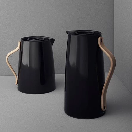 Emma coffee vacuum jug from the Danish Modern 2.0 collection from Stelton. Produced in black colored steel. X200.2
