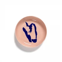 SERAX Feast - Pink plate with blue pepper S
