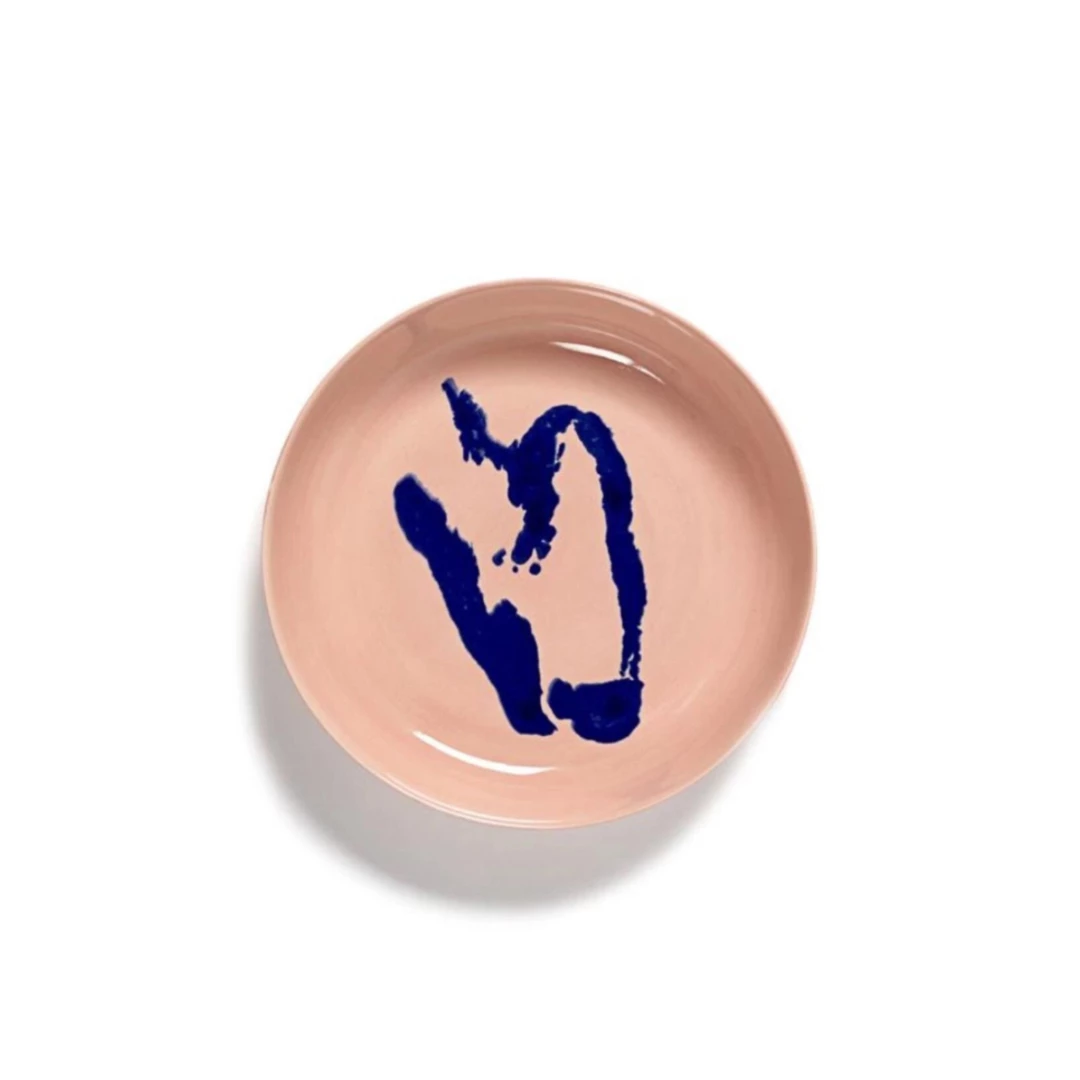 SERAX Feast - Pink plate with blue pepper S #1