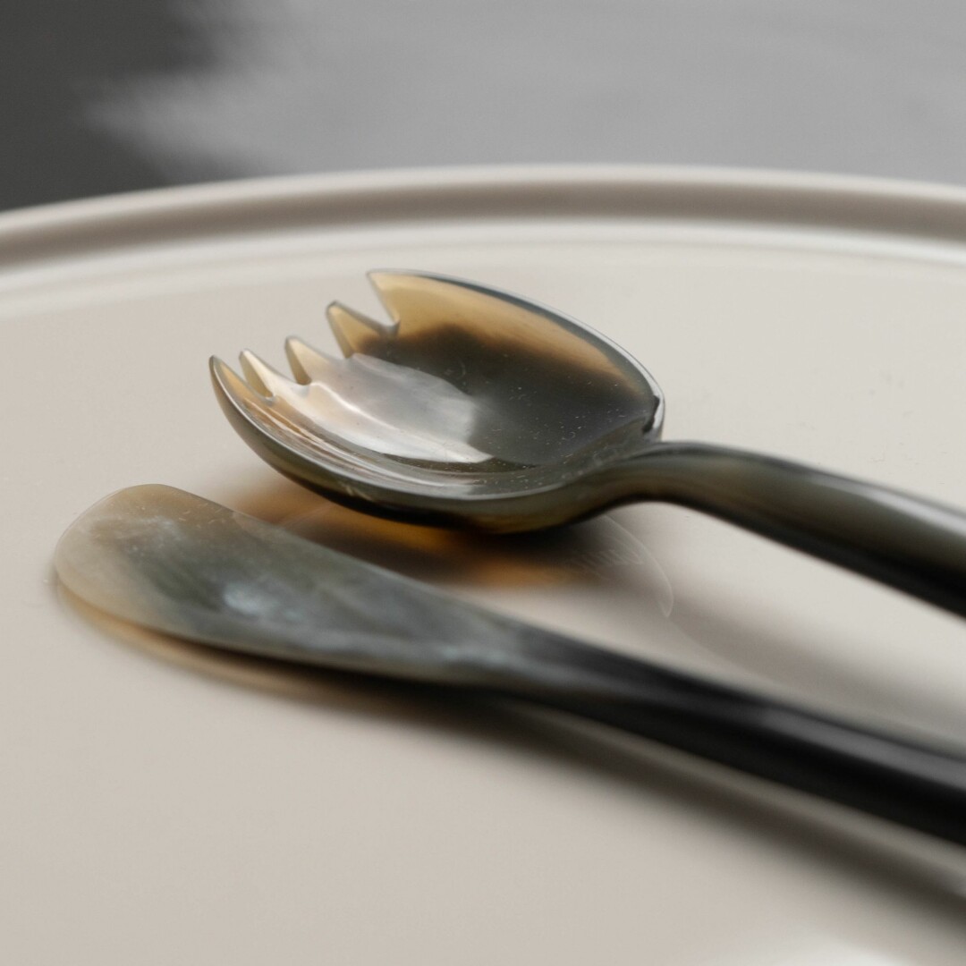 CUTIPOL Goa Specials - Oyster spoon marble black horn-1