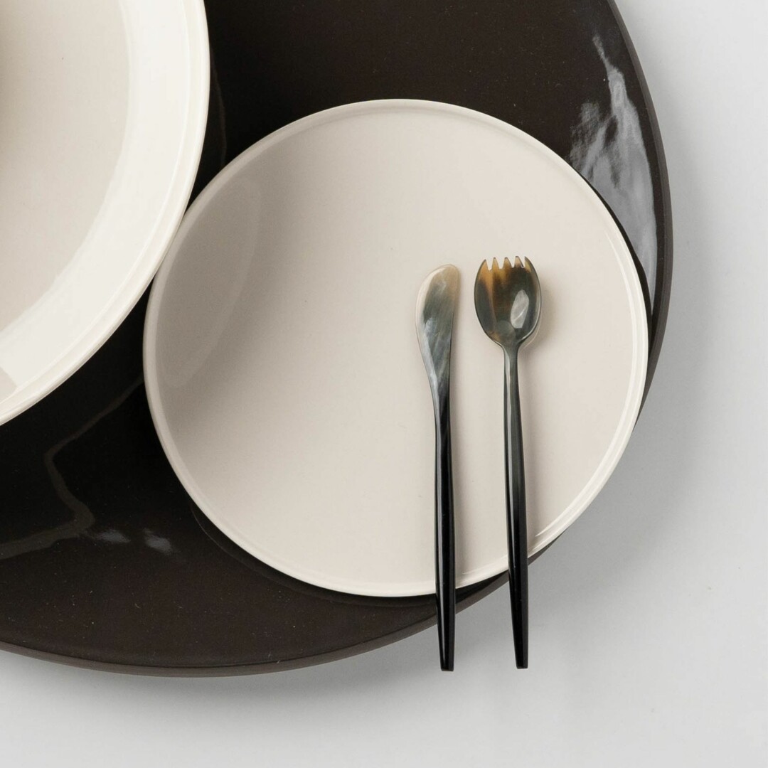 CUTIPOL Goa Specials - Oyster spoon marble black horn-2