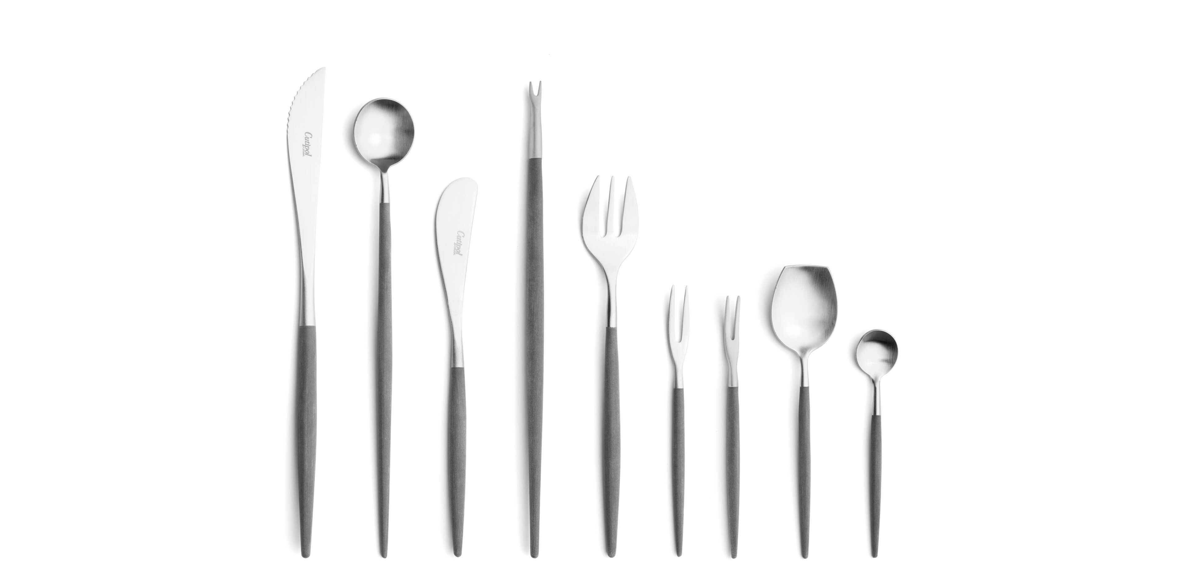 Talheres Cutipol Goa Grey com faca de bife, colher de refresco, faca de manteiga, garfo de marisco, garfo de ostra, garfo de aperitivo, colher de açúcar e colher de café.