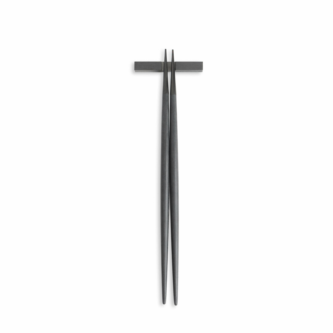 Cutipol Goa All Black chopstick set and support