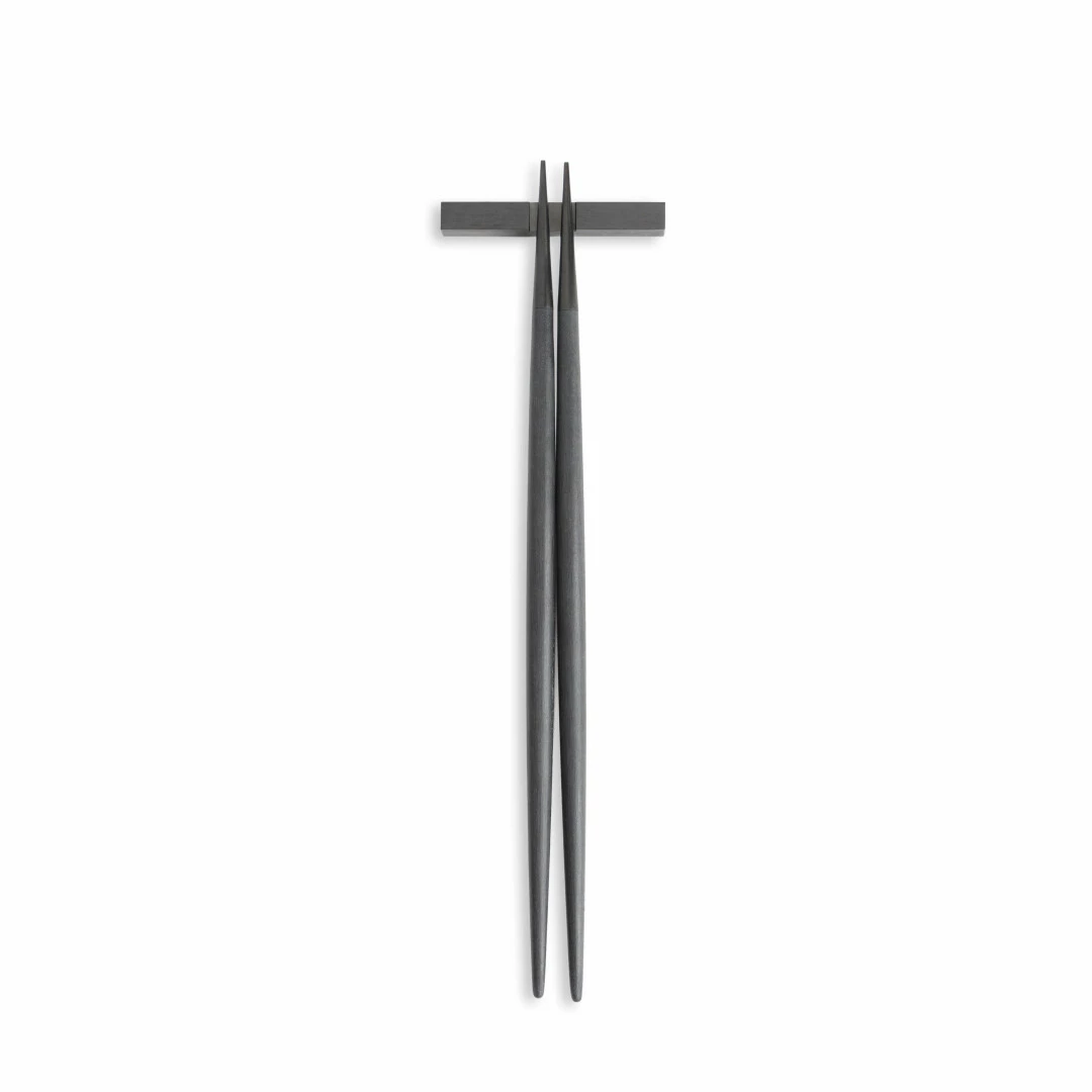 Cutipol Goa All Black chopstick set and support